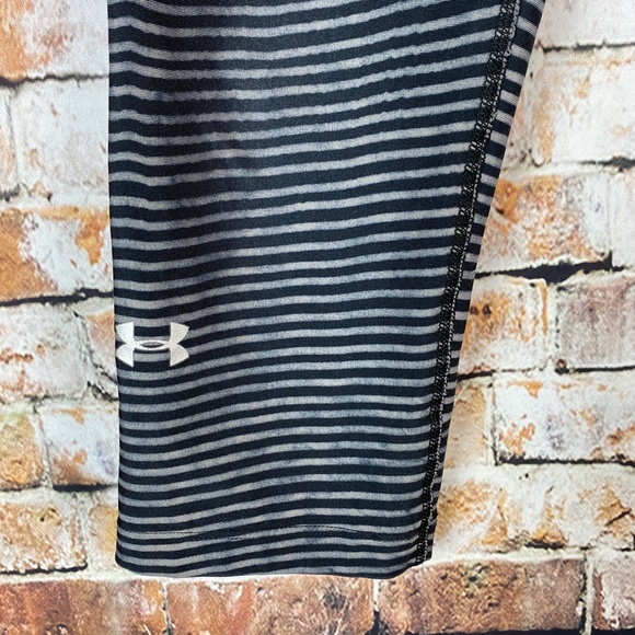 Under Armour Striped Crop Leggings - Picture 4 of 5
